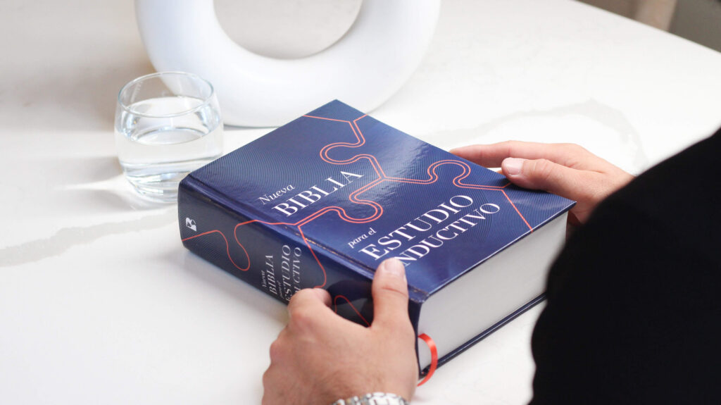 nueva-biblia-para-estudio-inductivo-editorial-vida-tapa-dura-abierta-01